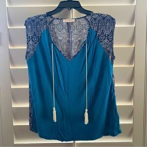 Le Sample Sleeveless Shirt w/front tassels. Blue front/Black & White back. S
